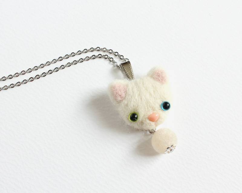 Nadel Gefilzte Weiße Heterochromie Katze Halskette Oder Brosche Ring Schalnadel Nadel Gefilzte Weiße Heterochromie Katze Halskette Oder Brosche Ring Schalnadel von CissyPixie