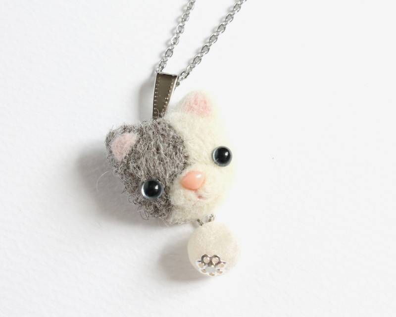Nadel Gefilzte Weiße Und Graue Katze Als Halskette Oder Brosche Ring Schalnadel Nadel Gefilzte Weiße Und Graue Katze Als Halskette Oder Brosche Ring Schalnadel von CissyPixie