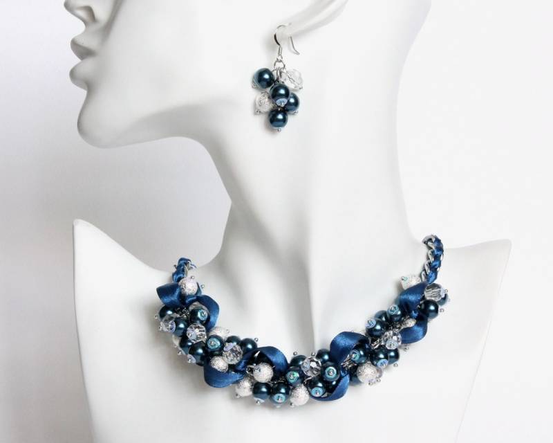 Navy Blau Pearl Cluster Halskette Und Ohrringe Set von CissyPixie