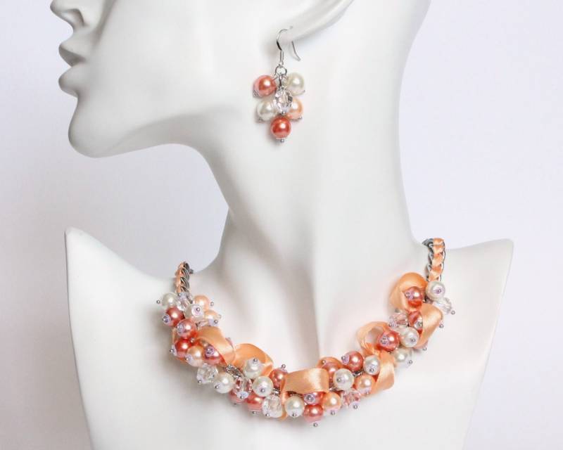 Pfirsich Orange Weiß Brautjungfer Cluster Halskette Und Ohrringe Set Pfirsich Orange Weiß Brautjungfer Cluster Halskette Und Ohrringe Set von CissyPixie