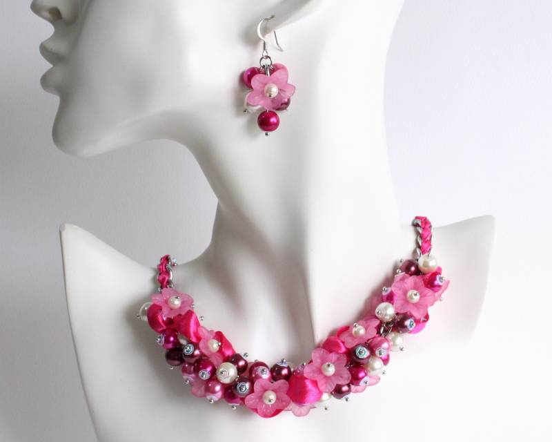 Pink Magenta Violet Blume Cluster Halskette Und Ohrringe Set Pink Magenta Violet Blume Cluster Halskette Und Ohrringe Set von CissyPixie