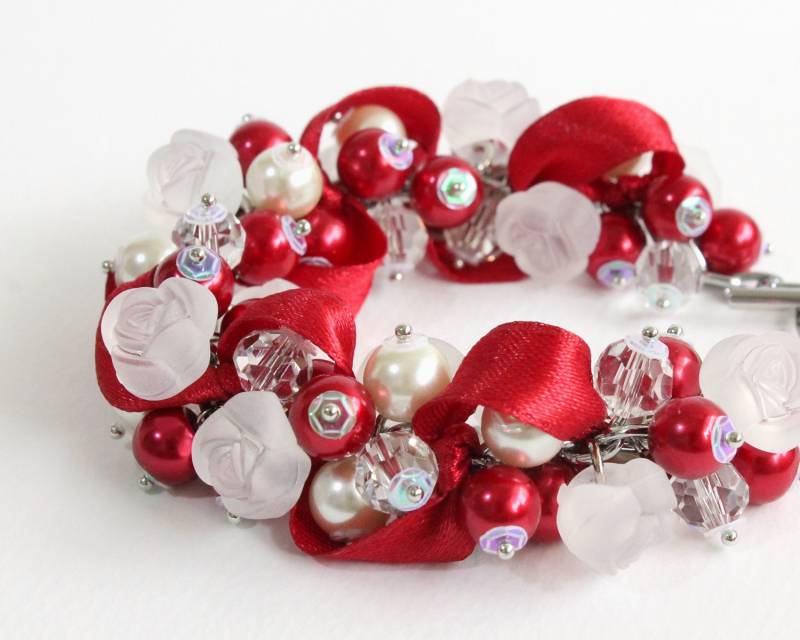 Rot Weiße Rose Cluster Armband Und Ohrringe Set Rot Weiße Rose Cluster Armband Und Ohrringe Set von CissyPixie