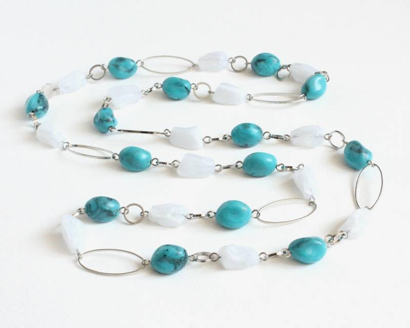 Türkis Und Wolkig Weiße Perlen Mit Shiny Creolen Lange Halskette Türkis Und Wolkig Weiße Perlen Mit Shiny Creolen Lange Halskette von CissyPixie