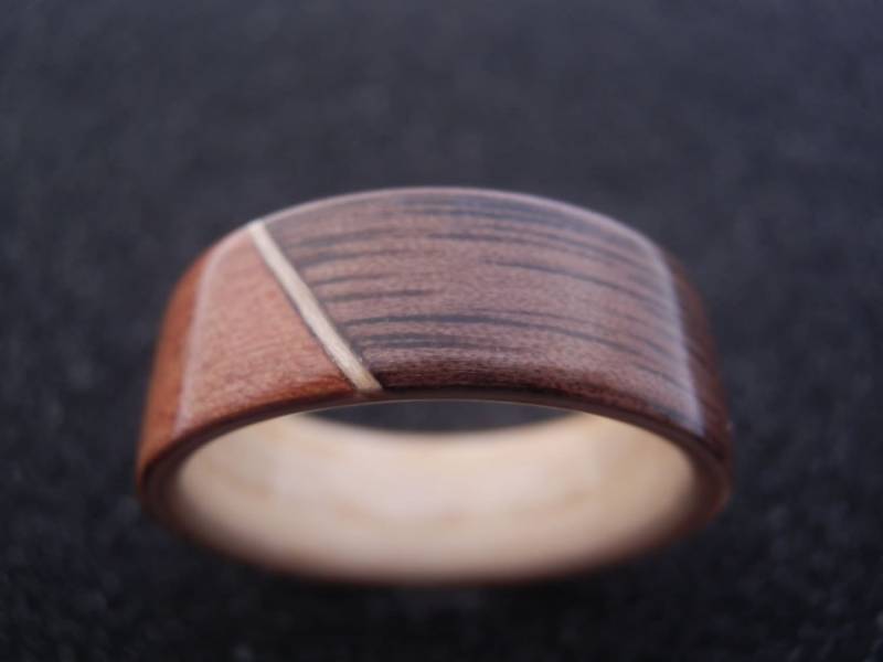 Handgefertigter Bugholzring Aus Makore, Schwarznuss & Eschenholz Handgefertigter Bugholzring Aus Makore, Schwarznuss & Eschenholz von CitadelAtelier