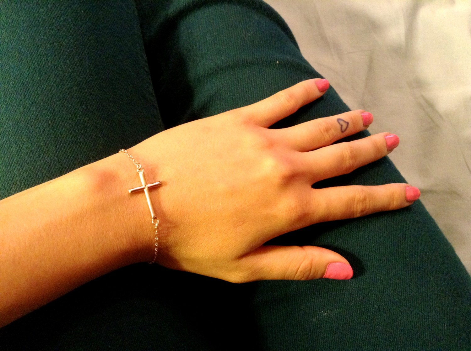 Kreuz Armband | 18K Rose Gold Plating in Sterling Silber, Kreuzschmuck von CityofJewelz