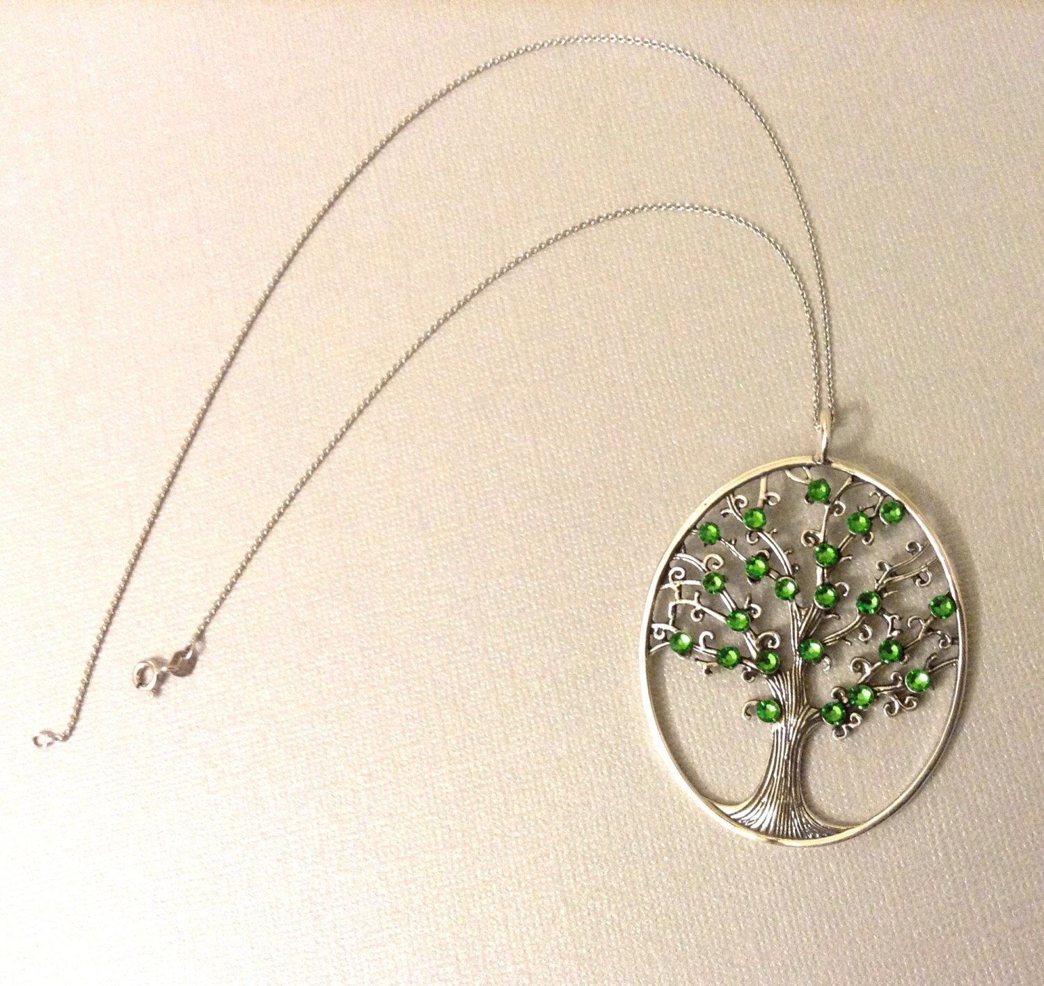 Lebensbaum Halskette Mit Grünen | Peridot Swarovski Kristallen von CityofJewelz