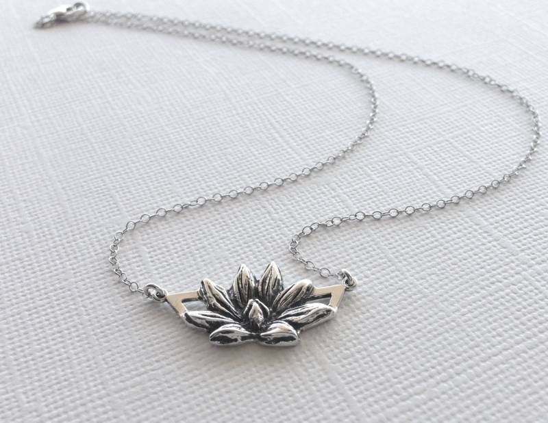 Lotusblüte Halskette in Sterling Silber, Lotus Schmuck, Yoga Schmuck von CityofJewelz