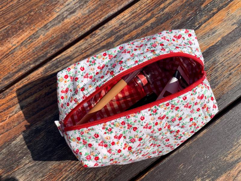 Schminktasche Mit Vichykaro-Futter - Große Geblümte Haarwerkzeugtasche Geldbörse & Passende Federtasche Schlanke von ClaireAccessoires