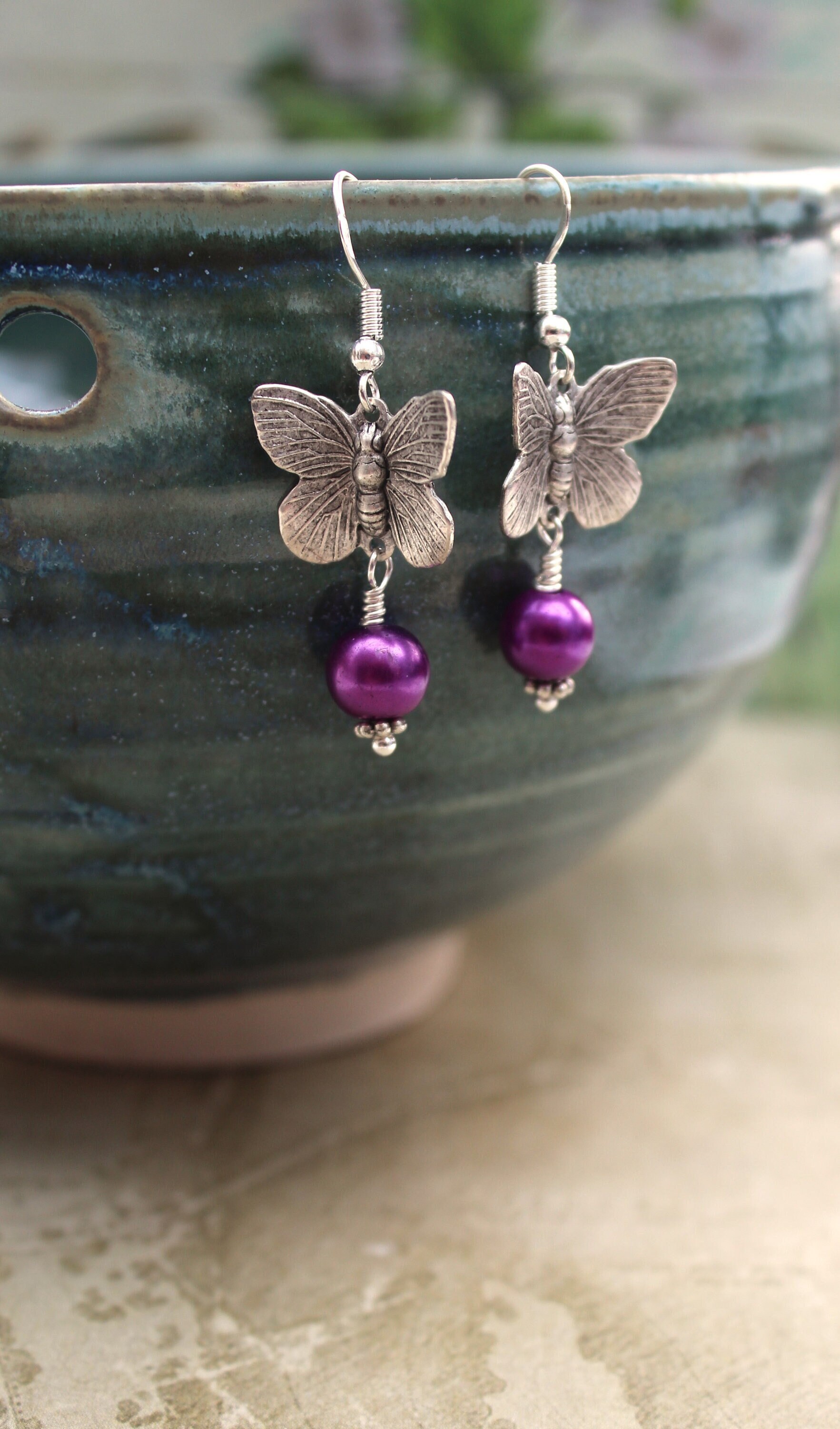 Doppelseitige Schmetterlings-Ohrringe Mit Farbe Und Bewegung - Zarte Elegante Schmetterlings-Anhänger-Ohrringe, Antiker Silberschmuck von ClaireElizabeths