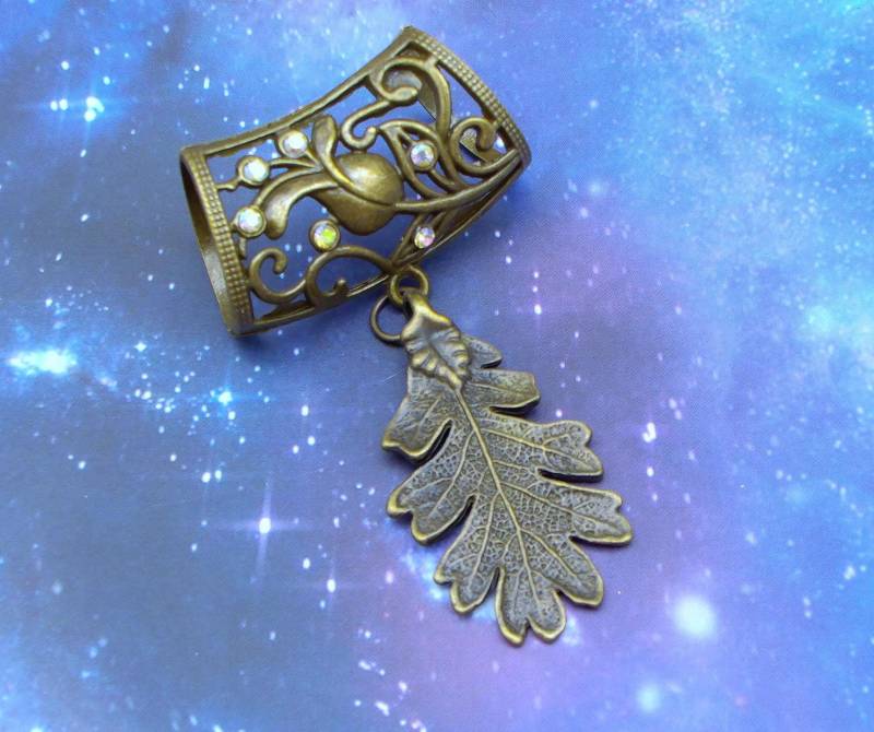 Messingfarbene Cabochon Anhänger Mit Tulpenmuster & Eichenblatt - Eleganter Schalschmuck, Geschenk Für Schalliebhaber, Aufwendiges Design Messingfarbene Cabochon Anhänger Mit Tulpenmuster & Eichenblatt - Eleganter Schalschmuck, Geschenk Für Schalliebhaber, Aufwendiges Design von ClaireElizabeths