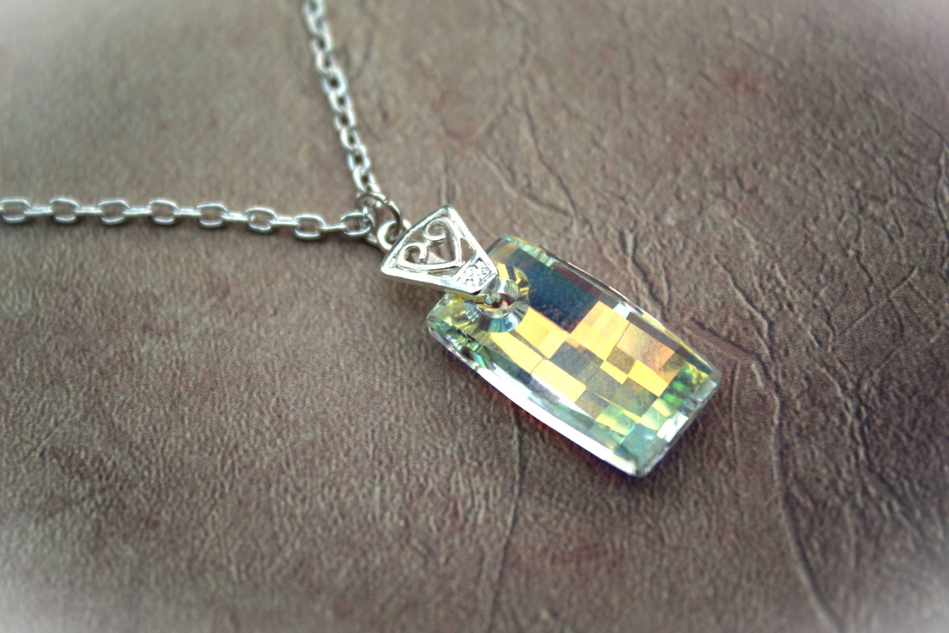 Swarovski Kristall Rechteck Halskette - Anspruchsvoller Und Eleganter Schmuck, Funkelnde Mit Kristall, Glatter, Moderner Schmuck von ClaireElizabeths
