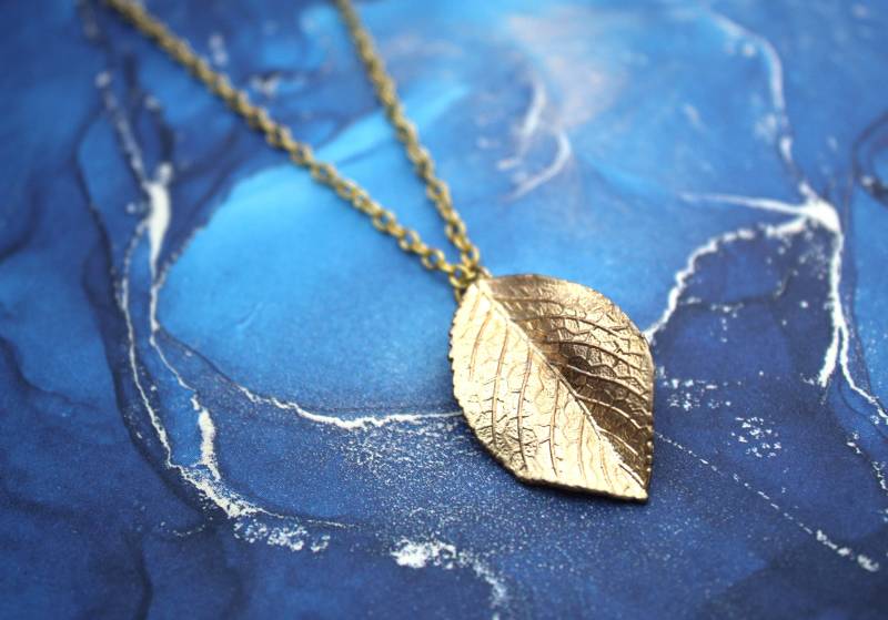 Vergoldetes Rosenblatt Charm Halskette - Ewiges Halskette, Anhänger, Natur Inspiriert Charm, Geschenk Für Sie von ClaireElizabeths