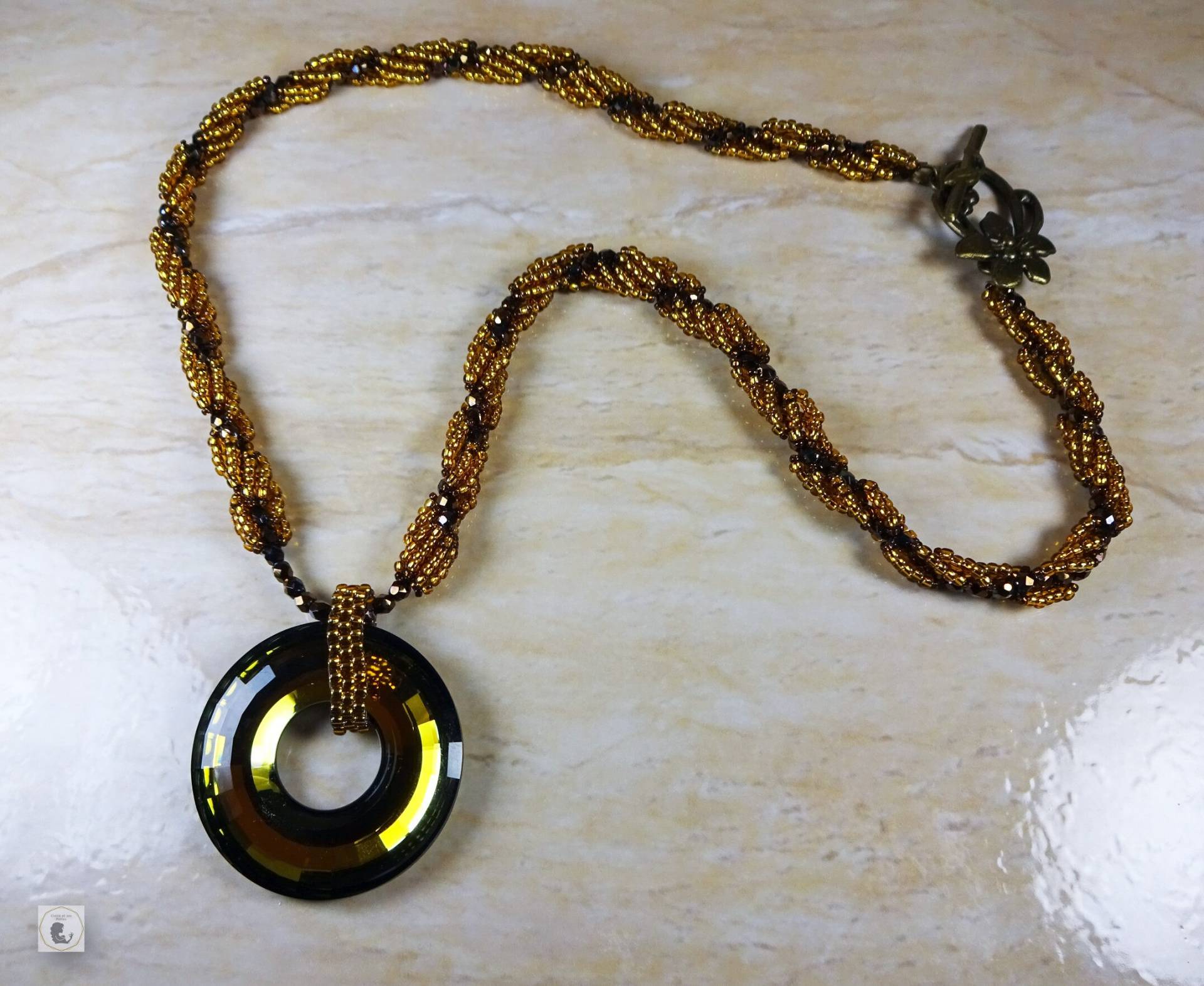 Bronze Und Gold Halskette Mit Anhänger Swarovski Crystal. Spirale Zu Weben. Russisch Bronze Und Gold Halskette Mit Anhänger Swarovski Crystal. Spirale Zu Weben. Russisch von Claireetsesperles