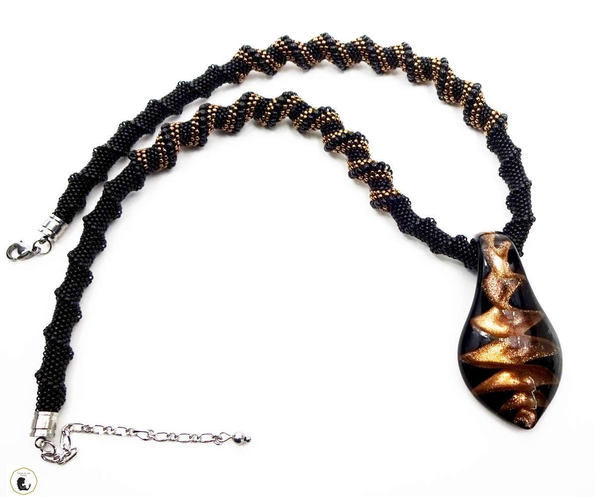 Schwarz Und Schokolade Halskette Mit Anhänger Murano Stil. Glasmurmeln. Weberei Cellini Spirale Schwarz Und Schokolade Halskette Mit Anhänger Murano Stil. Glasmurmeln. Weberei Cellini Spirale von Claireetsesperles