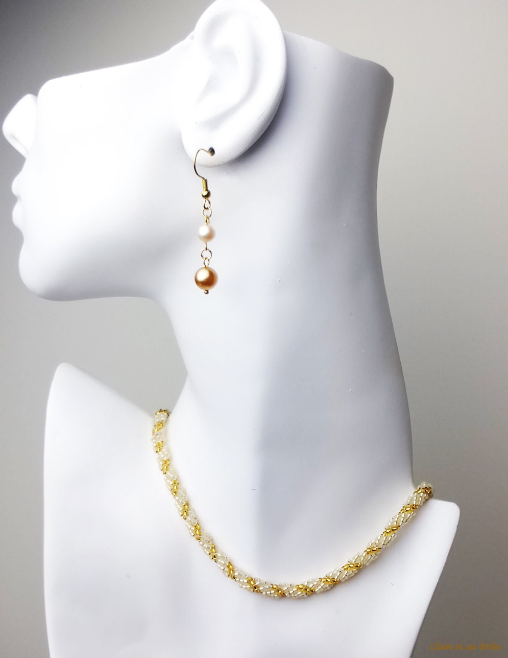 Weiß Und Gold Glas Perlen Halskette. Weberei in Spirale. Set Halskette Ohrringe | Im Lieferumfang Enthalten Weiß Und Gold Glas Perlen Halskette. Weberei in Spirale. Set Halskette Ohrringe | Im Lieferumfang Enthalten von Claireetsesperles