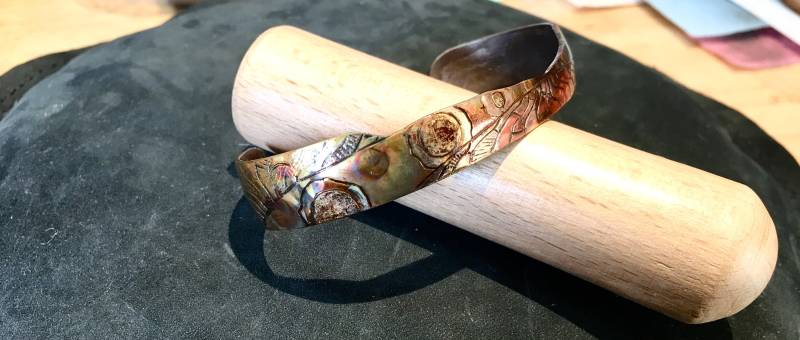 Dieses Stück Wurde Vor Ort Verkauft, Aber Wenn Sie, Dass Etwas Wie Es Möchten, Lass Mich Wissen. Freie Form Von Hand Geschnitzt Kupfernen Armband Dieses Stück Wurde Vor Ort Verkauft, Aber Wenn Sie, Dass Etwas Wie Es Möchten, Lass Mich Wissen. Freie Form Von Hand Geschnitzt Kupfernen Armband von ClamshellStudio