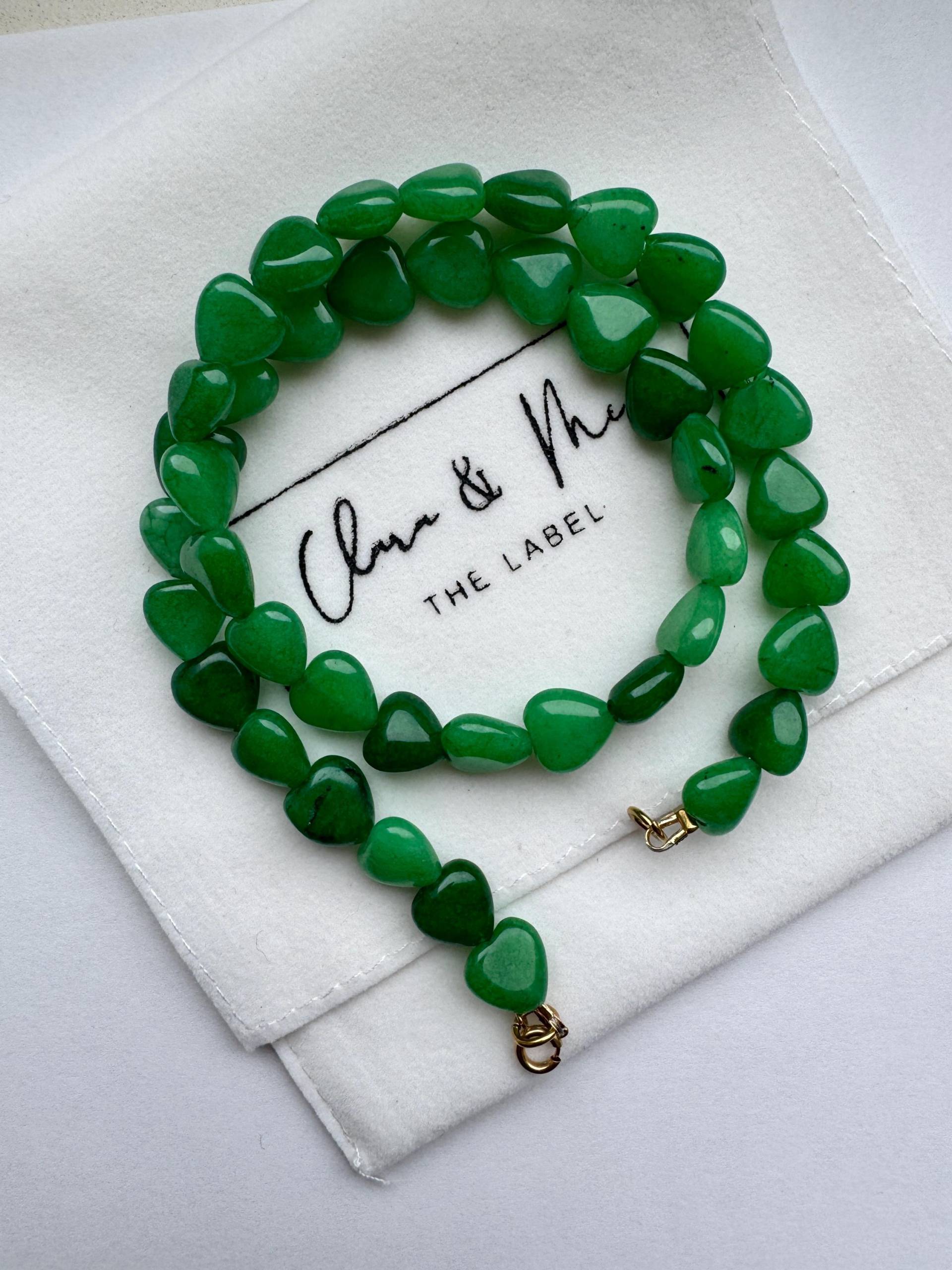 Grüne Jade Herz Halskette Damen | Handgemachte Edelsteinkette Herzperlen 10mm Silber Oder Gold Drei Längen von ClaraAndMeTheLabel