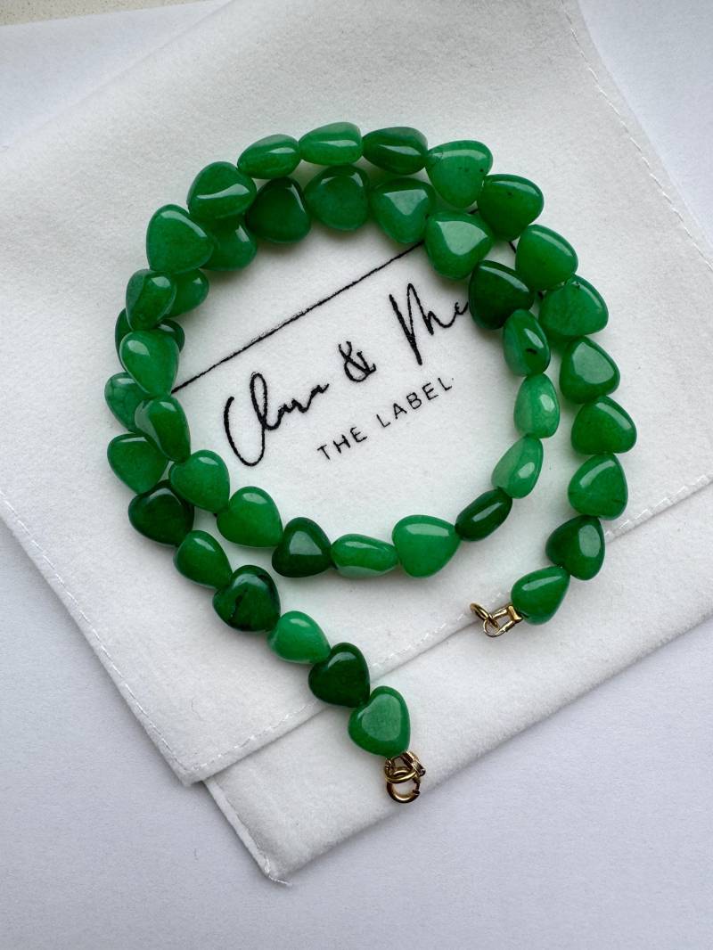 Grüne Jade Herz Halskette Damen | Handgemachte Edelsteinkette Herzperlen 10mm Silber Oder Gold Drei Längen von ClaraAndMeTheLabel