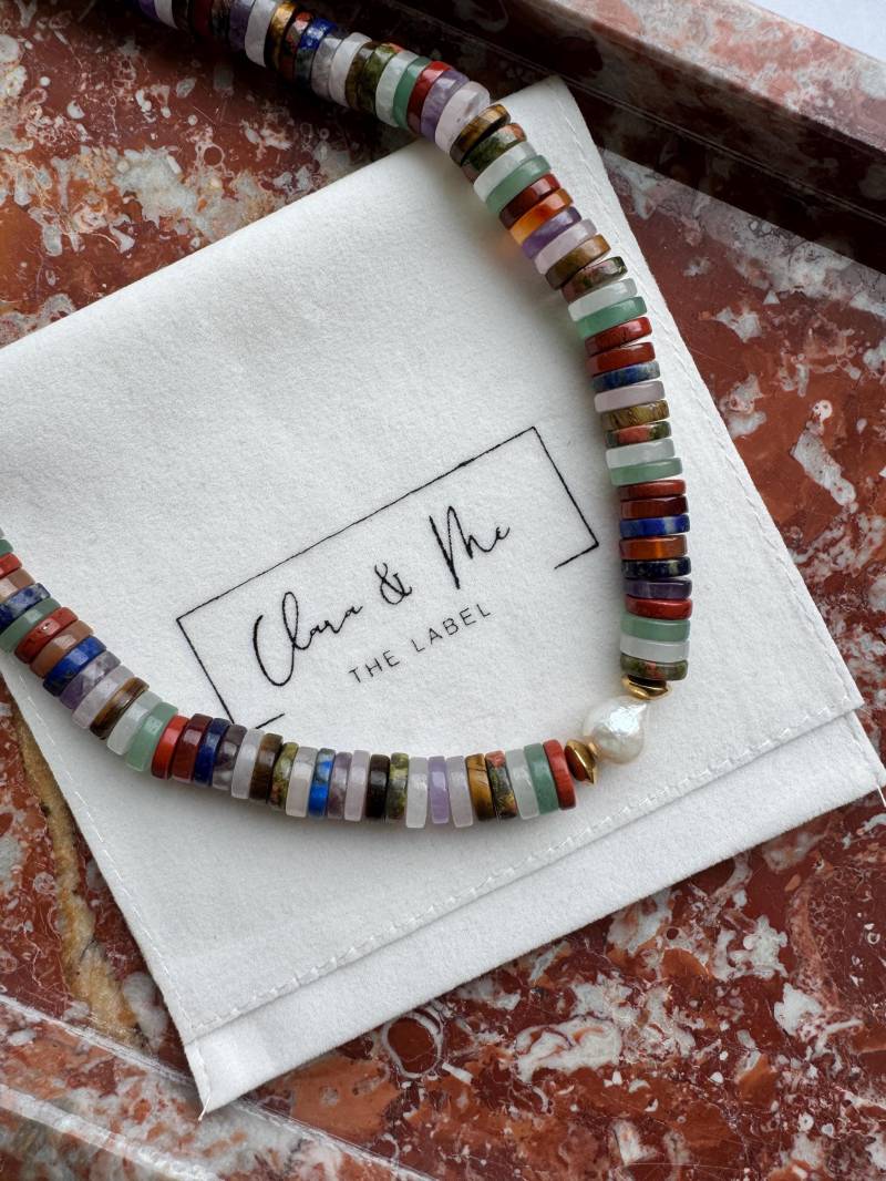 Herbstliche Kette Aus Flachen Edelsteinperlen Mit Goldenen Details | Natursteine 4x12 Mm Handgemachter Statement Schmuck Süßwasserperle von ClaraAndMeTheLabel