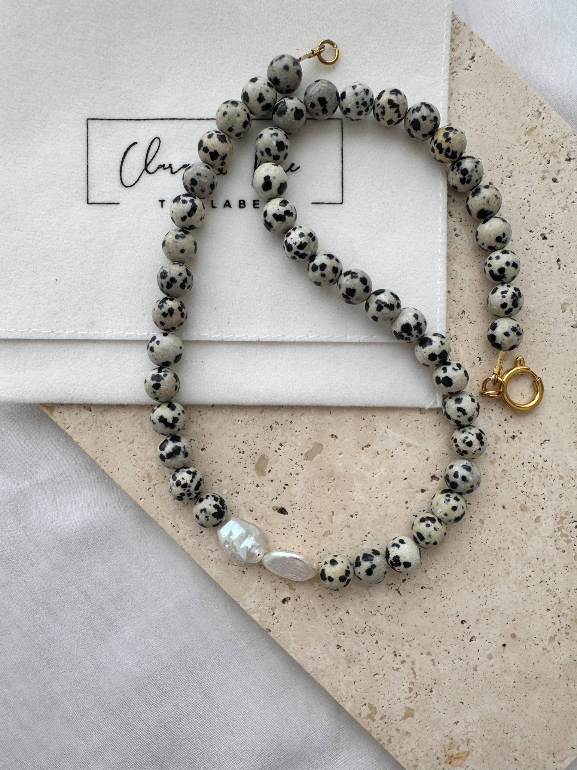 Natursteinkette Mit Süßwasserperlen - Edelstein Halskette Federringverschluss in Gold Oder Silber Boho Schmuck Geschenk Für Frauen von ClaraAndMeTheLabel