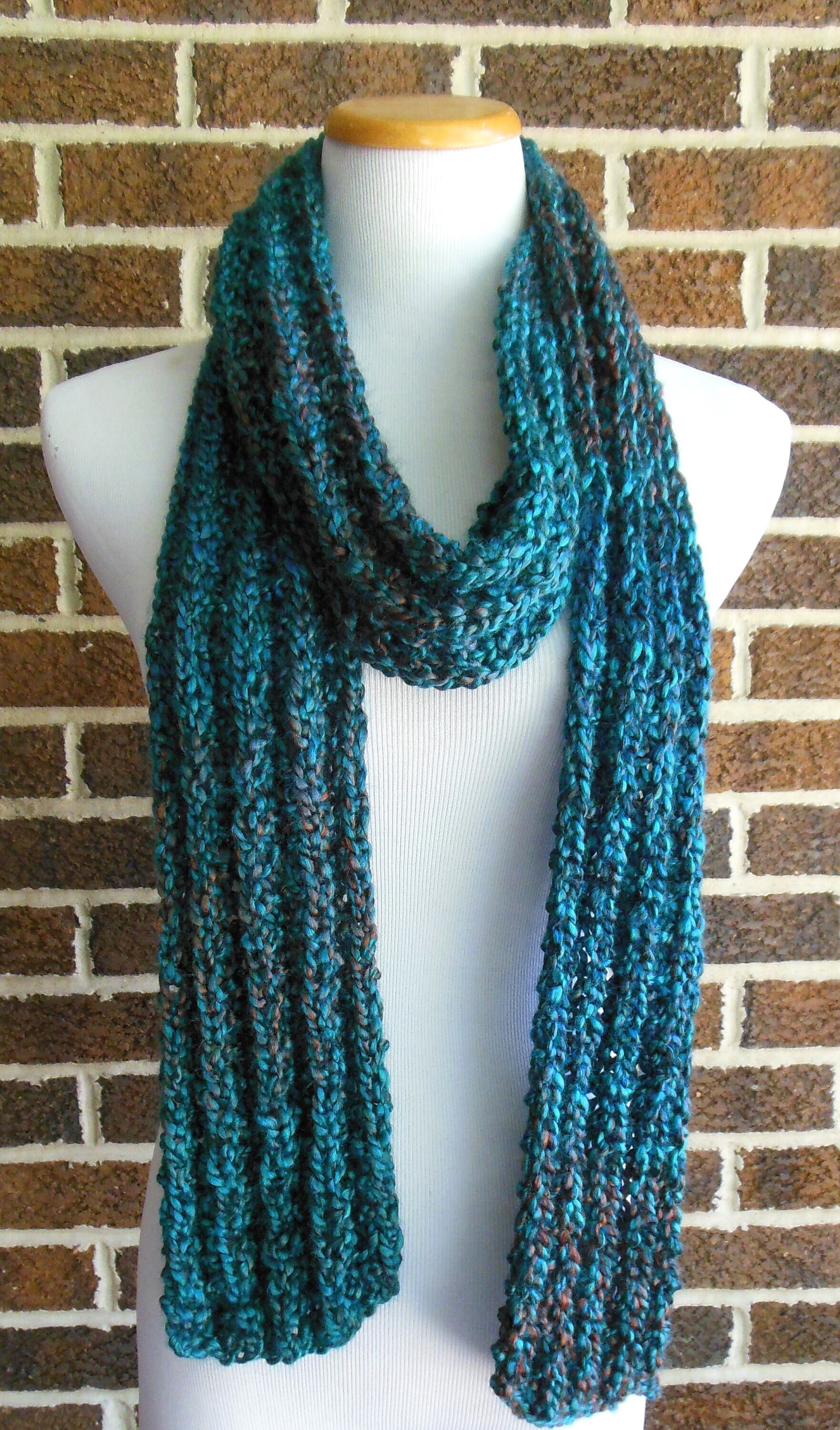 Gerippter Gestrickter Mehrfarbiger Teal Blauer Schwarzer Ziegelstein-Langer Schal Handgestrickter Warmer Unisex-Mode-Schal Gerippter Gestrickter Mehrfarbiger Teal Blauer Schwarzer Ziegelstein-Langer Schal Handgestrickter Warmer Unisex-Mode-Schal von ClaraRuthScarves