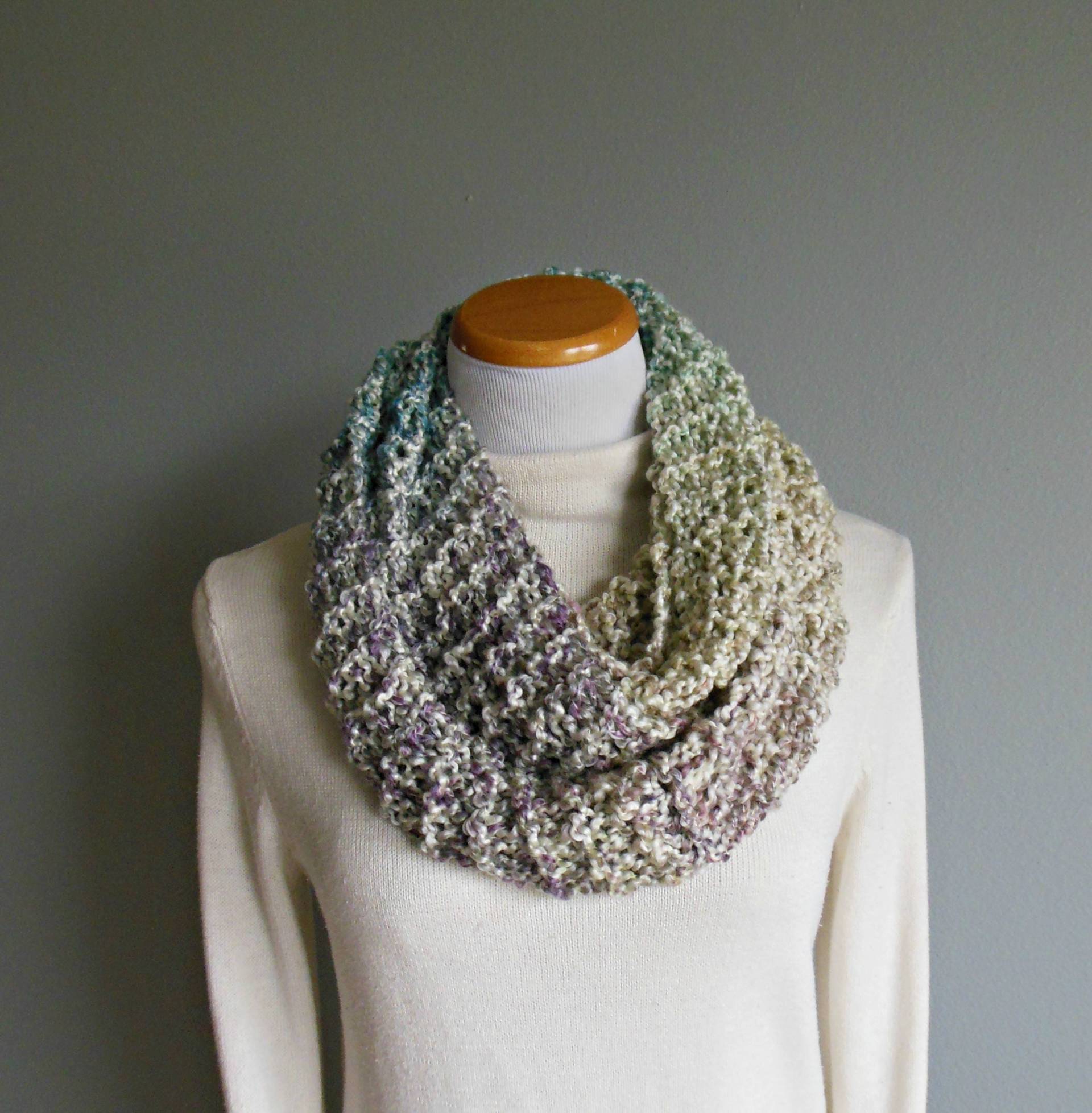 Pastel Infinity Schal Handgestrickter Loop Kreis Mode-Schal in Den Farben Violett, Petrol, Creme, Rosa & Türkis Pastel Infinity Schal Handgestrickter Loop Kreis Mode-Schal in Den Farben Violett, Petrol, Creme, Rosa & Türkis von ClaraRuthScarves