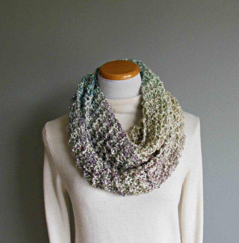 Pastel Infinity Schal Handgestrickter Loop Kreis Mode-Schal in Den Farben Violett, Petrol, Creme, Rosa & Türkis Pastel Infinity Schal Handgestrickter Loop Kreis Mode-Schal in Den Farben Violett, Petrol, Creme, Rosa & Türkis von ClaraRuthScarves