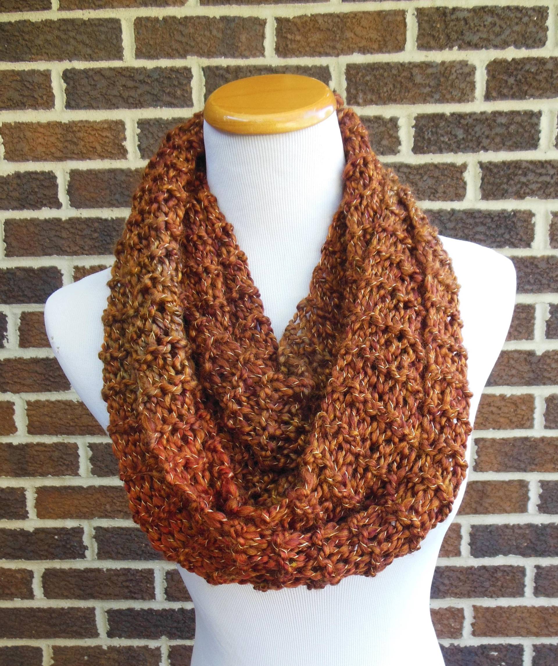 Schattierungen Von Braun Und Rost Unendlichkeits-Schal Hand Gestrickter Mode-Kreis-Loop-Schal in Wildfire Schattierungen Von Braun Und Rost Unendlichkeits-Schal Hand Gestrickter Mode-Kreis-Loop-Schal in Wildfire von ClaraRuthScarves
