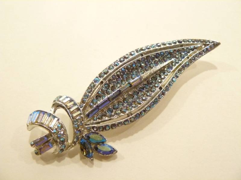 Atemberaubende Vintage Ab Strass Figural Leaf Brosche/Pin von ClarabellesCloset