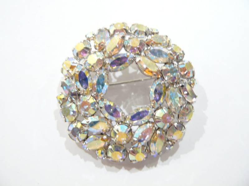 Atemberaubende Vintage Weiss Ab Strass Pin/Brosche von ClarabellesCloset