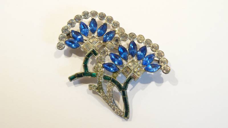 Beeindruckende Art-Deco-Doppel Saphir Strass-Brosche/Anstecknadel von ClarabellesCloset