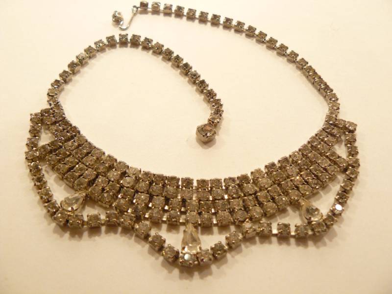 Schöne Vintage Drippy Strass Halskette von ClarabellesCloset