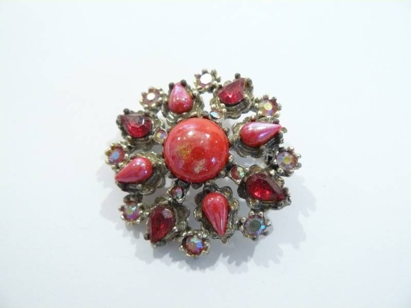 Schöne Vintage Red Glass & Ab Strass Brosche/Pin von ClarabellesCloset