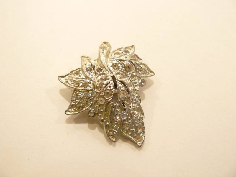 Wunderschöne Vintage Art Deco Strass Brosche/Dress Clip von ClarabellesCloset