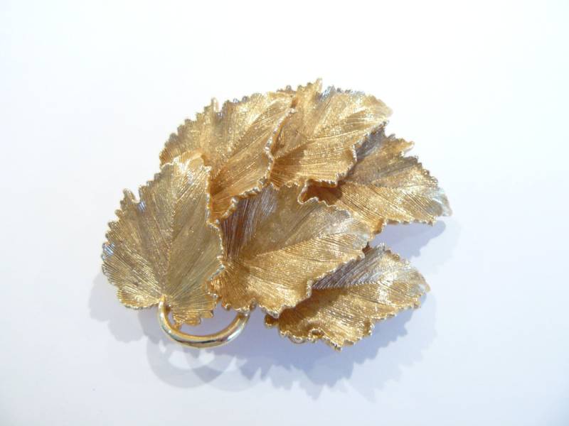 Wunderschöne Vintage Hochwertige Dreidimensionale Blätter Brosche von ClarabellesCloset