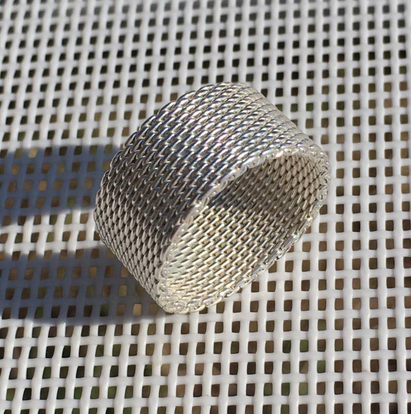 Flexibler Flacher Silberring Aus Geflochtener Mailänder Kette - Handgemacht, 10 Mm Breit & Alle Größen Machbar, Auch in Vergoldet Und Roségold von KathisSilberschmuck