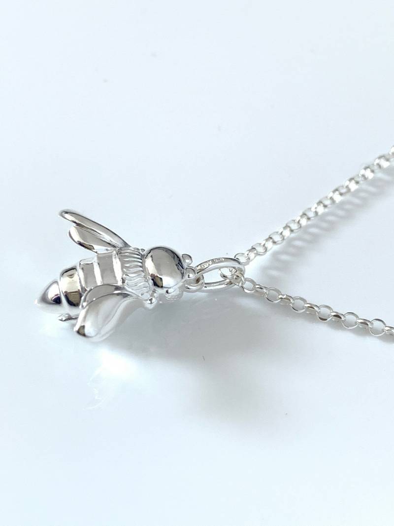 Süßer Anhänger "Biene" An Verstellbarer Kette, Handgemacht Aus Solidem 925 Silber von KathisSilberschmuck