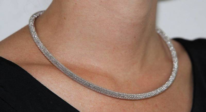 Wunderschönes Handgemachtes Collier Aus 925 Silber Mit Diamanteffekt Und Magnetverschluss von KathisSilberschmuck