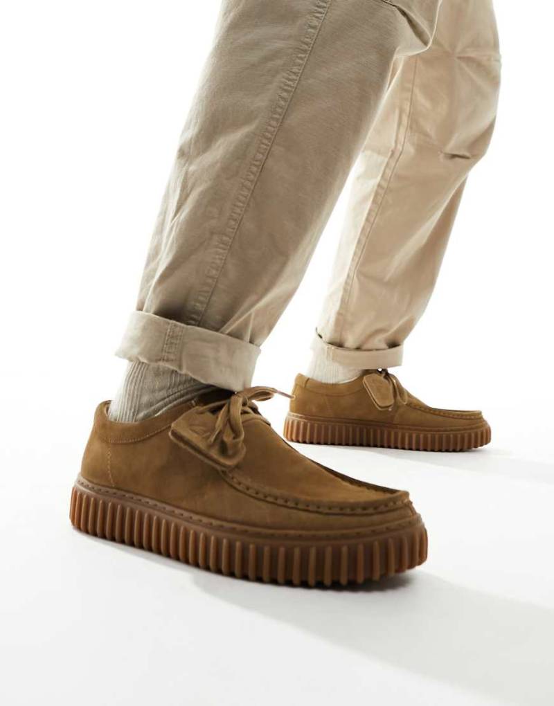 Clarks - Torhill - Niedrige Stiefel aus Wildleder in dunklem Sand-Braun von Clarks Originals