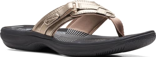 Clarks Breeze Sea Damen-Flip-Flop-Sandalen – bequeme Flip-Flop mit verstellbarem Haken und Fußgewölbeunterstützung – lässiger Sommer, Cloudsteppers für den Alltag, Gold Synthetik/Schwarz, 11 Clarks Breeze Sea Damen-Flip-Flop-Sandalen – bequeme Flip-Flop mit verstellbarem Haken und Fußgewölbeunterstützung – lässiger Sommer, Cloudsteppers für den Alltag, Gold Synthetik/Schwarz, 11 von Clarks