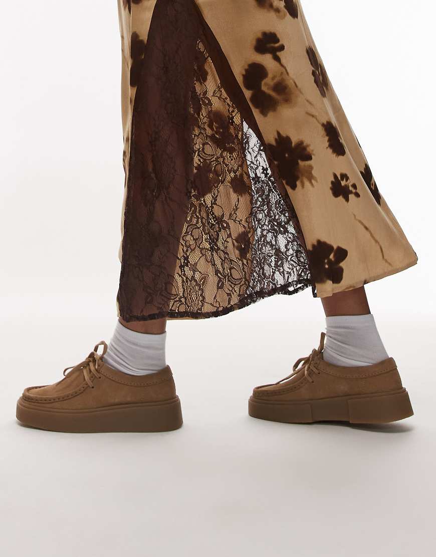 Clarks - Torview - Schuhe aus Veloursleder in dunklem Sandbraun mit Quaste in Tweed-Optik-Weiß Clarks - Torview - Schuhe aus Veloursleder in dunklem Sandbraun mit Quaste in Tweed-Optik-Weiß von Clarks