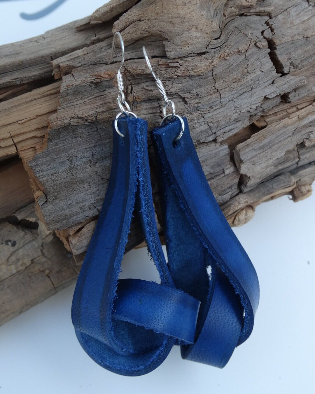 Blaue Leder Knoten Ohrringe Handgefertigt Blaue Leder Knoten Ohrringe Handgefertigt von ClarksDodi