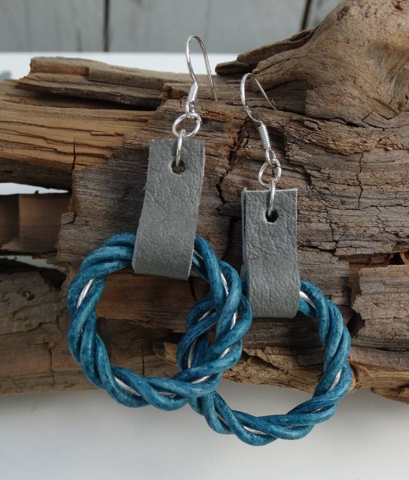 Schöne Grau/Blaue Leder Ohrringe Boho-style in Rund von ClarksDodi