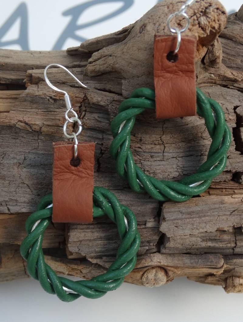 Schöne Grün/Braune Leder Ohrringe Boho-style in Rund von ClarksDodi