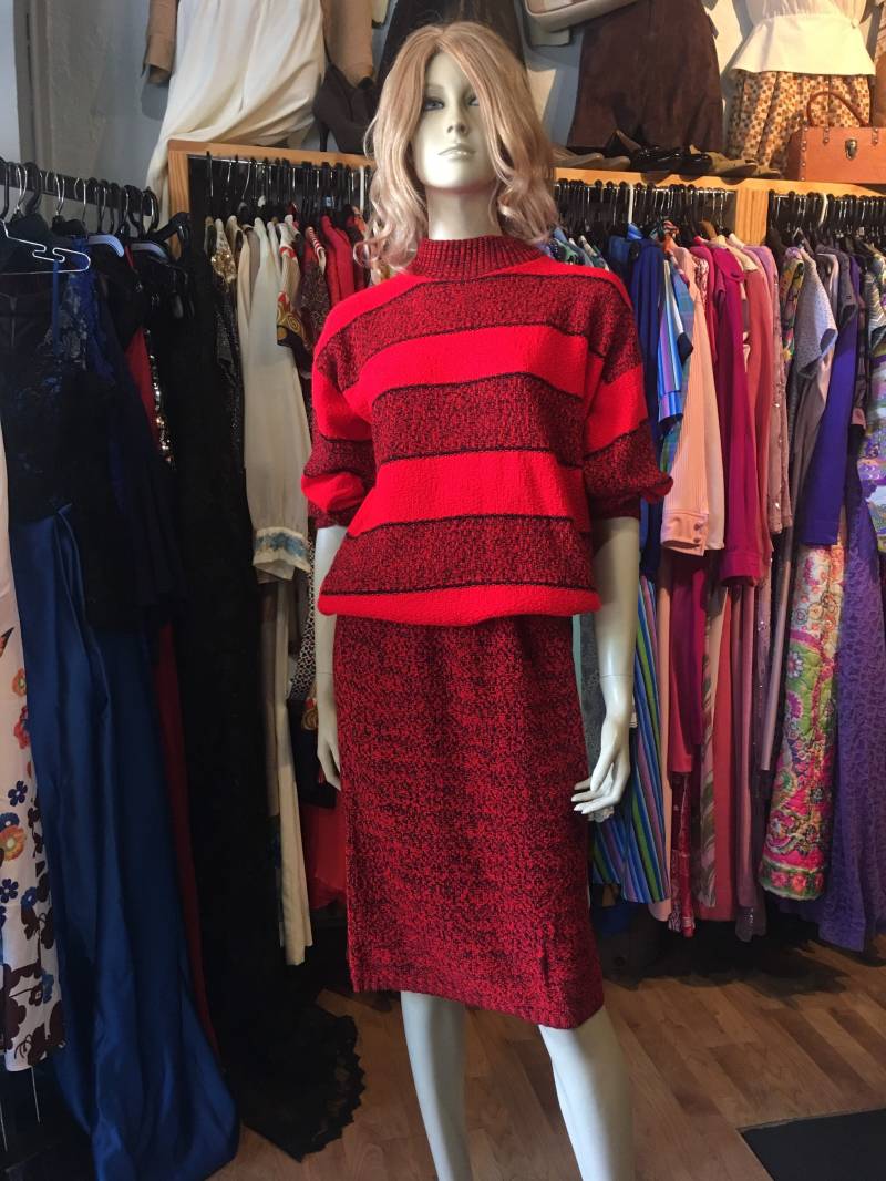 Set Aus Rot Und Schwarzem Strickrock Pulli von ClashDayton