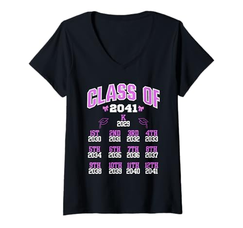 Damen Class of 2041 Grow with Me Kindergarten, rosa Kokette T-Shirt mit V-Ausschnitt Damen Class of 2041 Grow with Me Kindergarten, rosa Kokette T-Shirt mit V-Ausschnitt von Class of 2041 Grow With Me Kindergarten Clothing