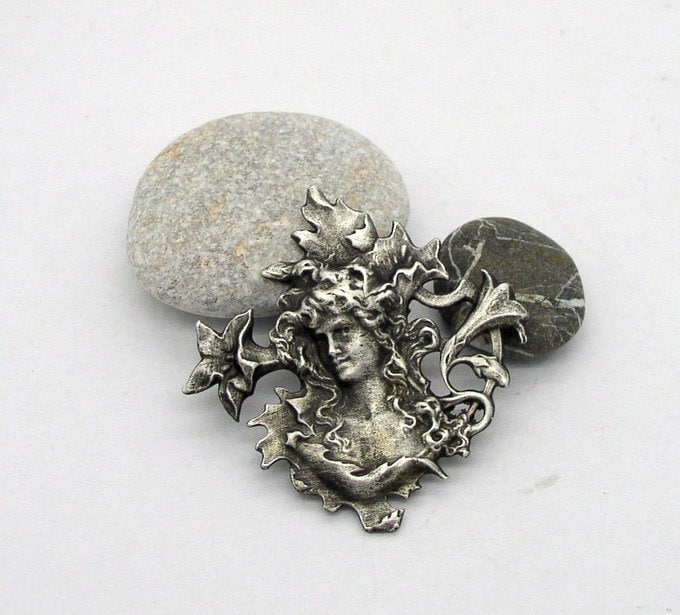 180015 - Damenkopf Jugendstil Skulptur in Antik Silberfarben von ClassOfGlass