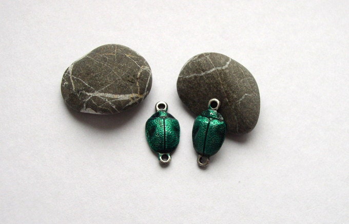 42 - Großer Skarabäus Set Aus Zinnfiguren in Smaragdgrüner Farbe von ClassOfGlass