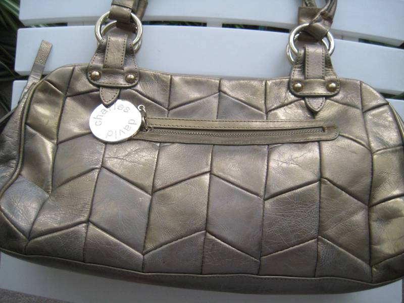 Gold Leder Slouch Tasche Von Charles David von ClassicBagsSP