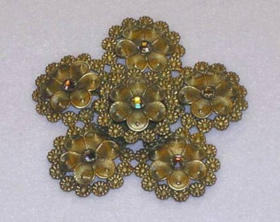 Vtg Spitze Blumenbrosche Von Hattie Carnegie von ClassicBagsSP